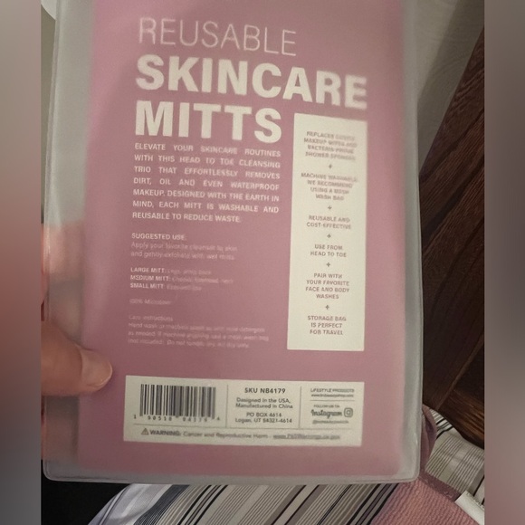 Nord + Bare 3 Reusable 100% Microfiber Skincare Mitts, new in reusable bag - Picture 6 of 10